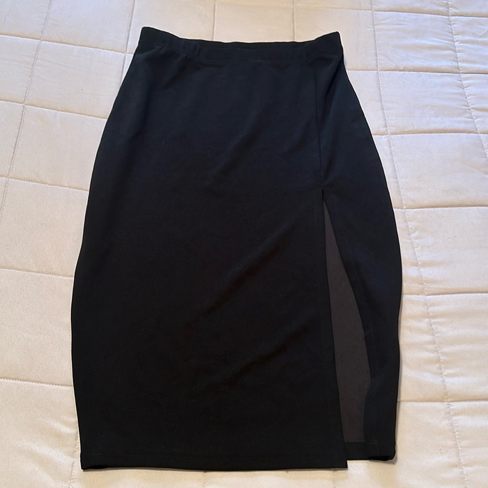 Super sexy black pencil skirt with a slit in the front